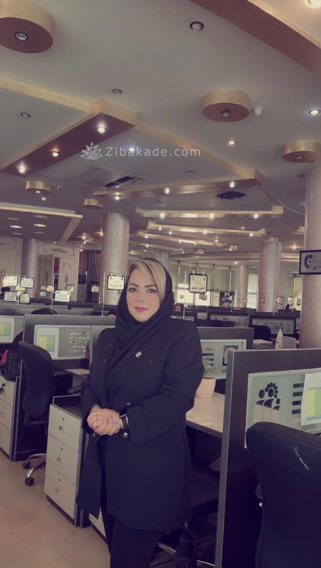 فرزانه کریمی ( مدیر فروش بیمه پاسارگاد)